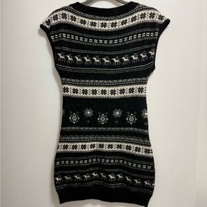 Sweater short dress/sweater winter pattern w/pockets black/white sz XS $25